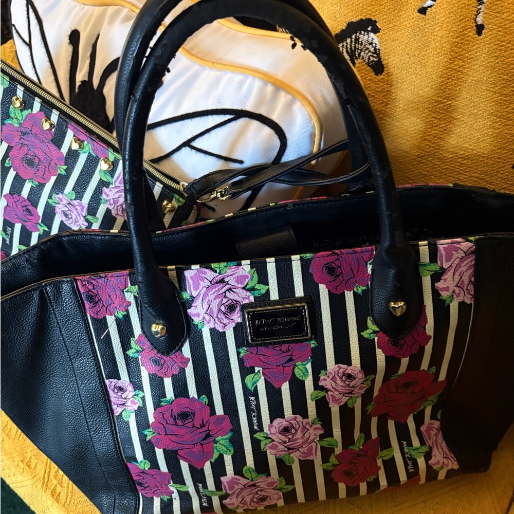 Betsey Johnson purse tote with matching makeup bag to go with it.